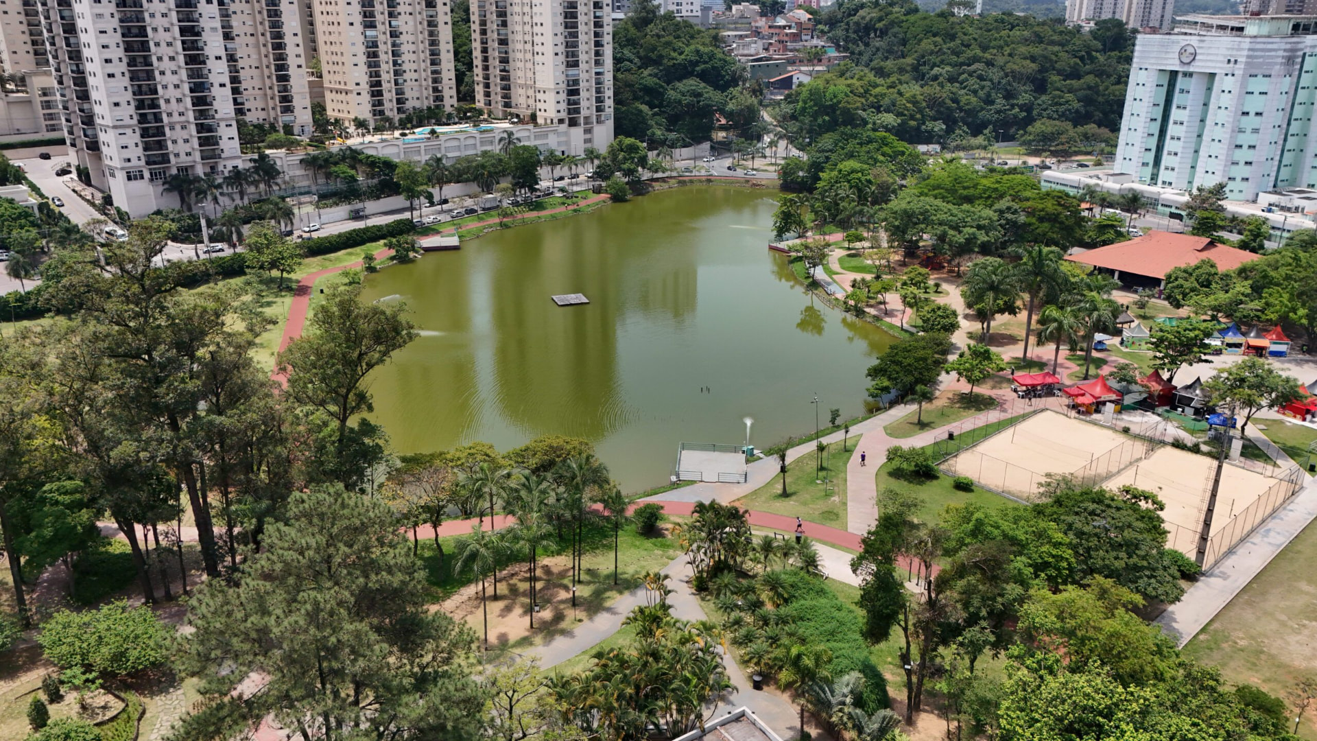 Vista aérea do Parque Dom José, a 5 minutos a pé do Dom Parque Barueri